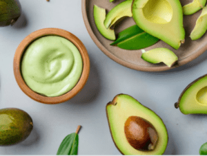 7 טיפים: איך להכין מסכת אבוקדו ביתית לשיער